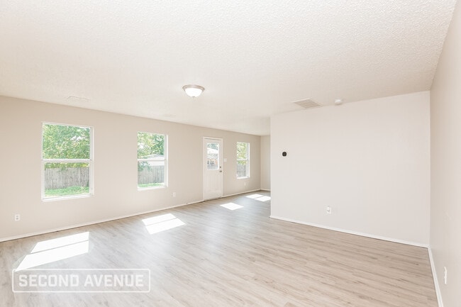 Foto del edificio - 4845 Waterford Dr