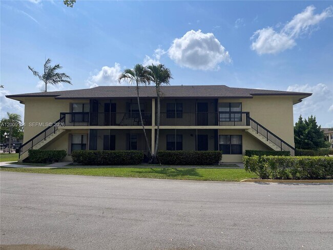 Foto del edificio - 10016 Winding Lake Rd