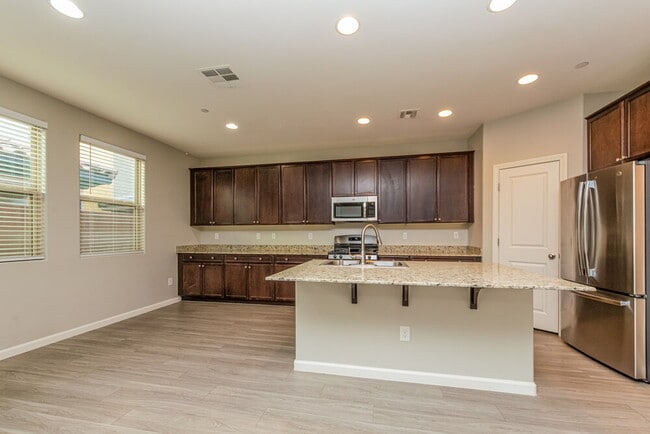 Building Photo - 10152 Ruggles Mansion Ave