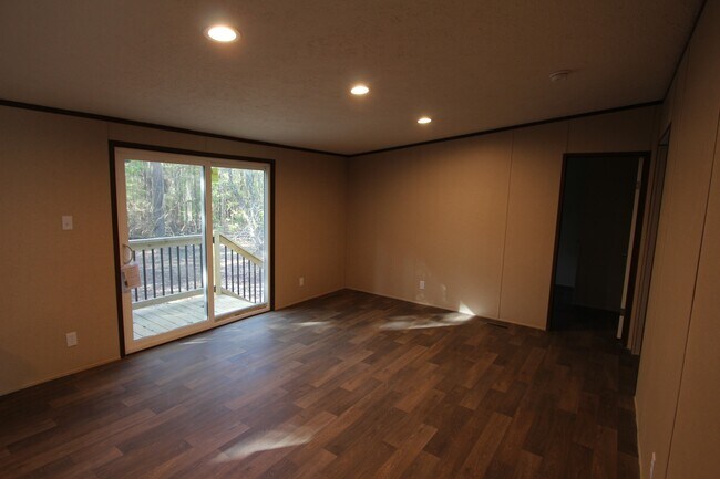 Building Photo - 3091 Shannon Rd