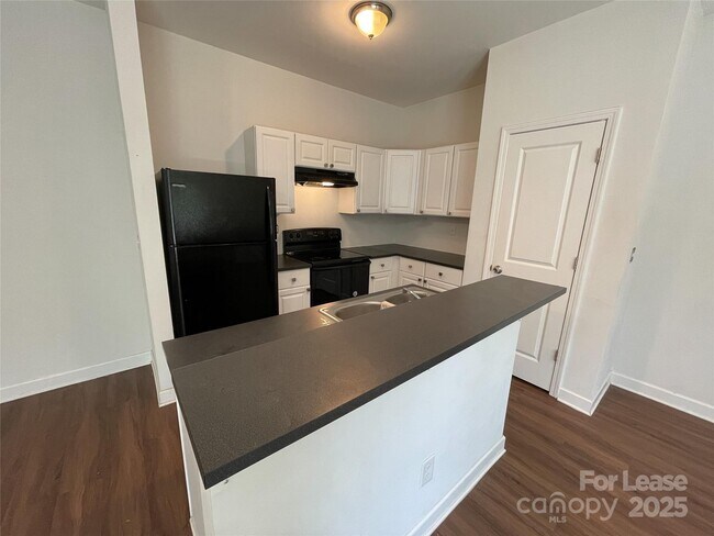 Foto del edificio - 7928 E Lane Dr