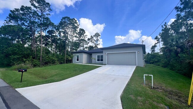 Building Photo - AWESOME 3 Bedroom, 2 Bathroom Home in Palm...