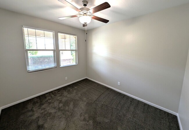 Foto del edificio - 3 Bedroom Home in the Eastmark Community Near E Ray Rd and S Signal Butte Rd!