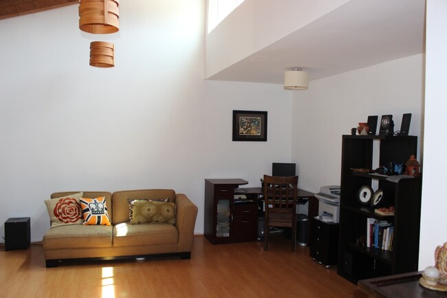 Living Room - Vaulted - 4911 Indian Wood Rd