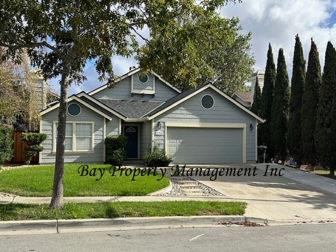 Primary Photo - Charming 2 Bedroom, 2 Bath Home in Creekbr...