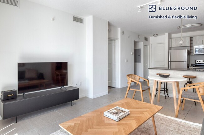 Foto del edificio - 7525 E Treasure Dr