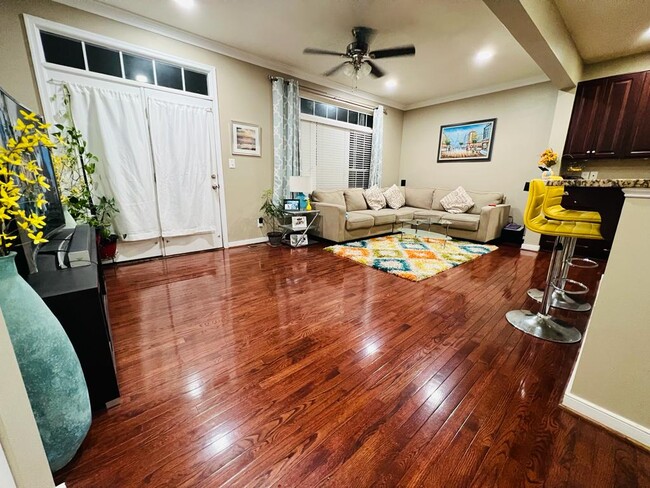 Foto del edificio - 446 Kingscote Ln