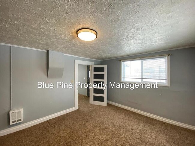 Building Photo - 53 N 4400 E