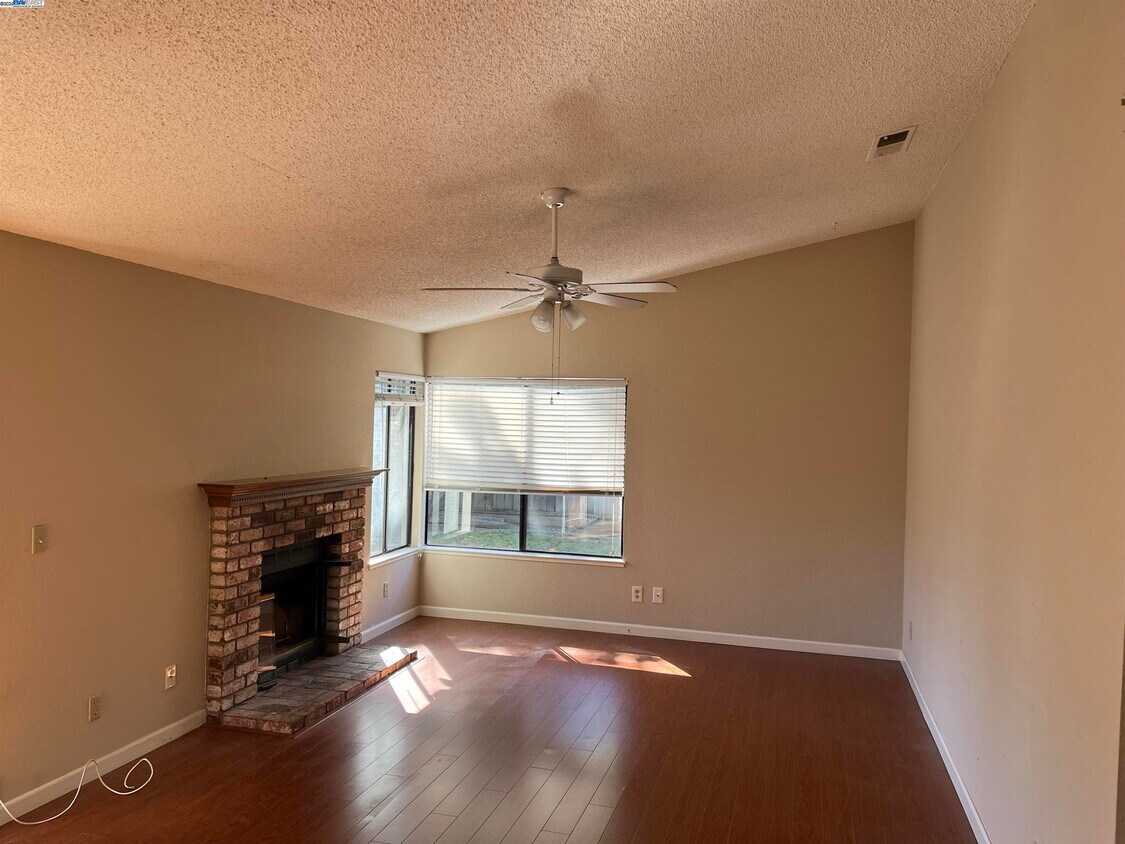 Foto principal - 38806 Stillwater Common