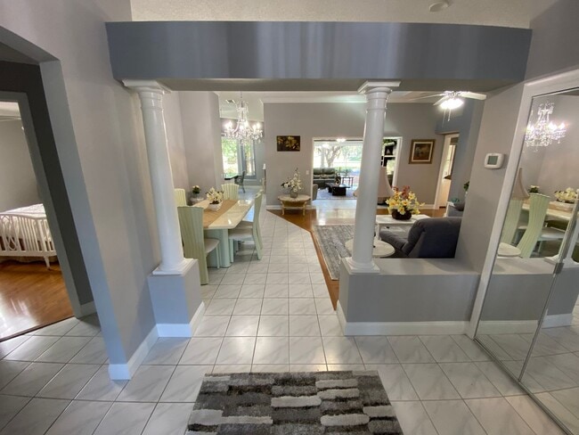 Building Photo - Spectacular ANNUAL LEASE, Fully Furnished/...