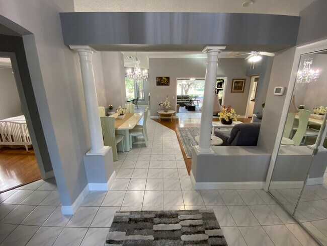 Foto del edificio - Spectacular Fully Furnished Home with Golf...