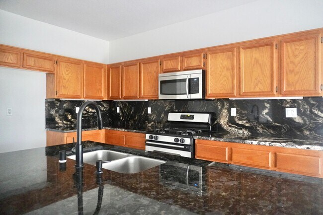 Foto del edificio - 40689 Carmel Mountain Dr