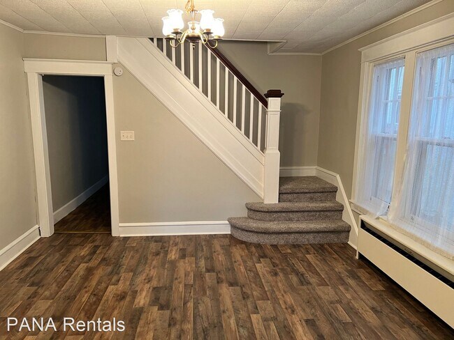 Building Photo - 3 br, 1.5 bath House - 215 N. Brobst Street