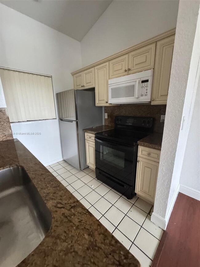 Foto del edificio - 2881 N Oakland Forest Dr