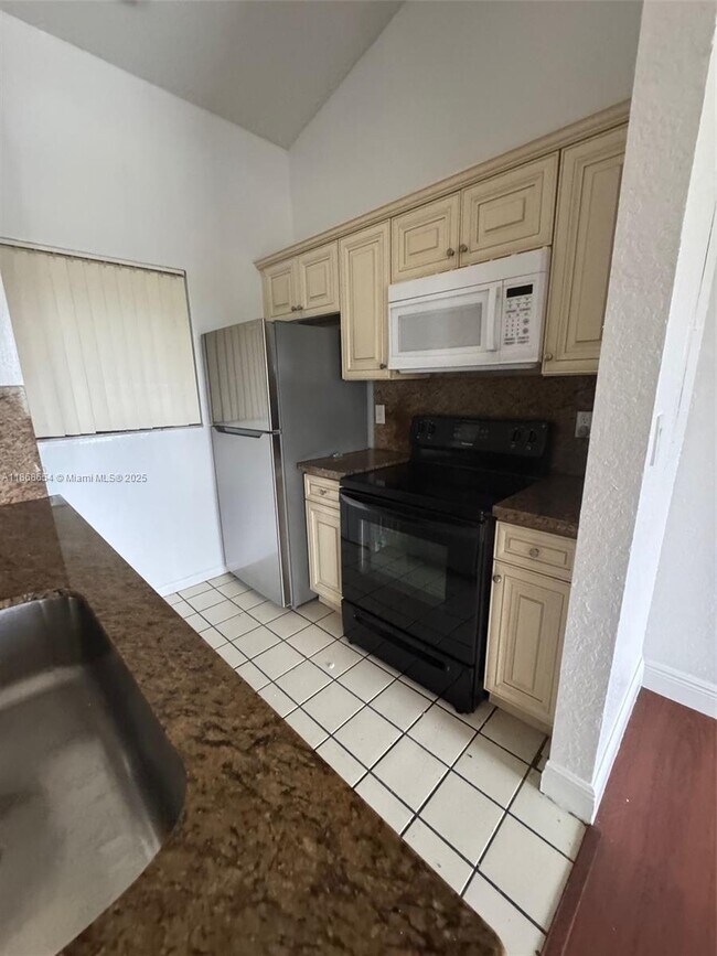 Building Photo - 2881 N Oakland Forest Dr