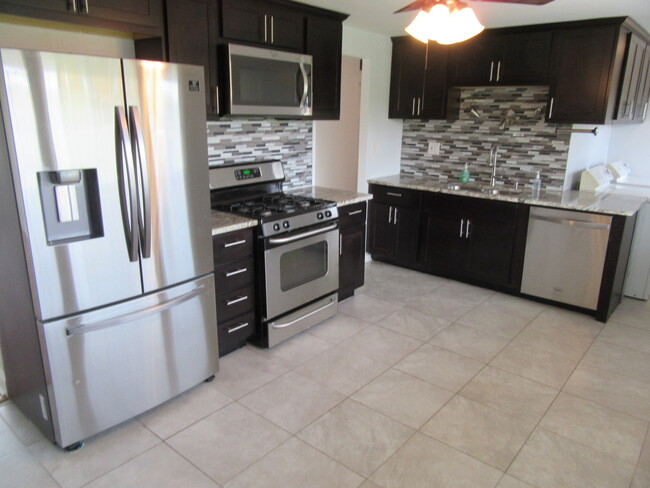 Building Photo - 621 Sienna Dr