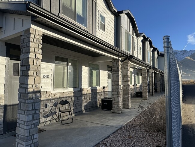 Building Photo - 848 250 N