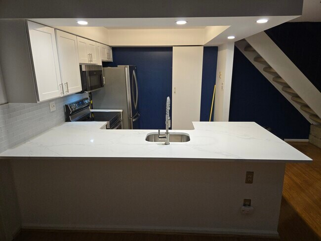 Foto del edificio - 1221 Eagles Ridge Dr
