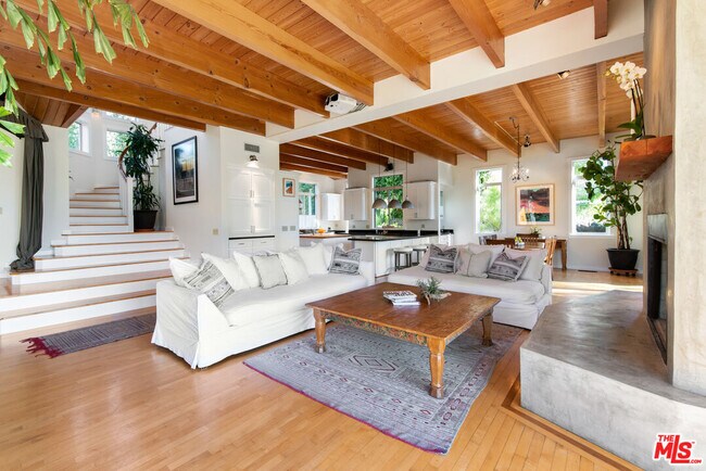 Building Photo - 6651 Zumirez Dr