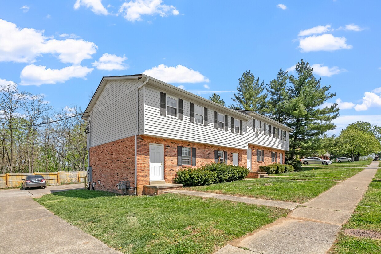 Primary Photo - 117 -123 Bradford Dr