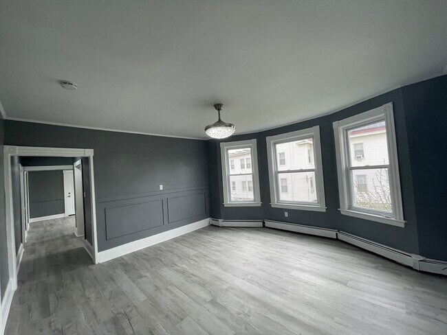 Building Photo - 121-123-123 High St