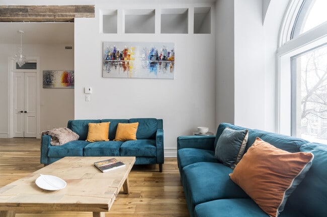 Building Photo - 3977 R. Saint-Denis