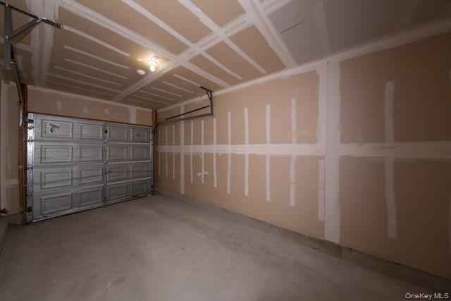 Building Photo - 2504 Townehouse Dr