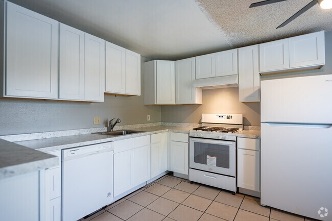 2 habitaciones, 1 baño - 715 pies cuadrados - Cocina - McDouall Apartments