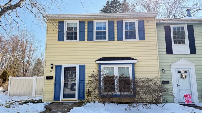 Foto del edificio - 325 Charred Oak Ct