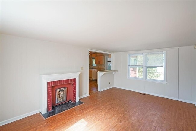 Building Photo - 2055 Anderson Dr SE