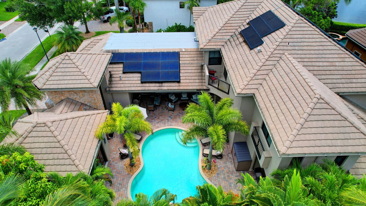 Primary Photo - 10699 Versailles Blvd