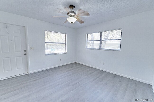 Foto del edificio - 512 long ave