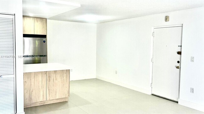 Foto del edificio - 10810 N Kendall Dr