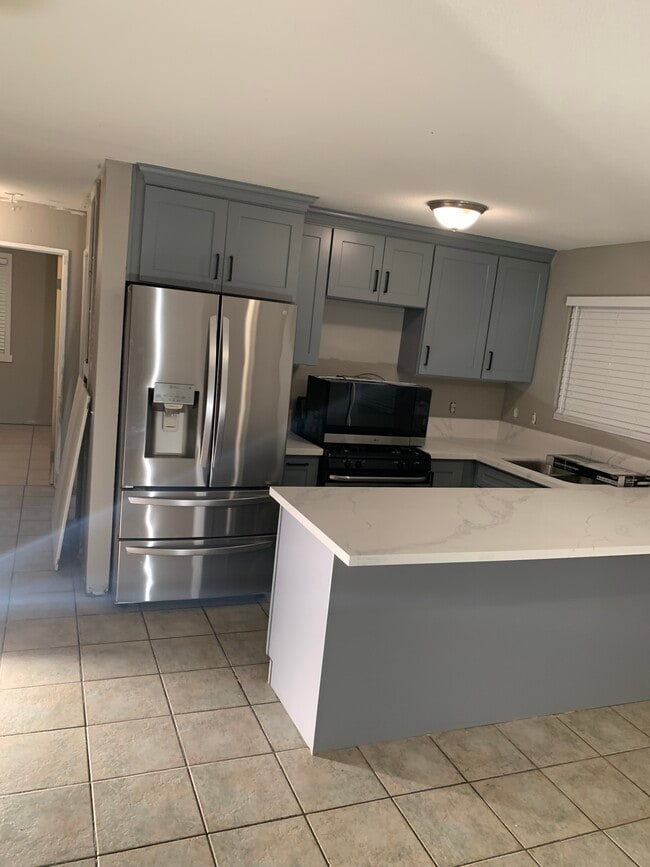 Building Photo - 250 N Hargrave St