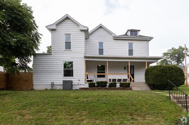 Building Photo - 326 E Maynard Ave