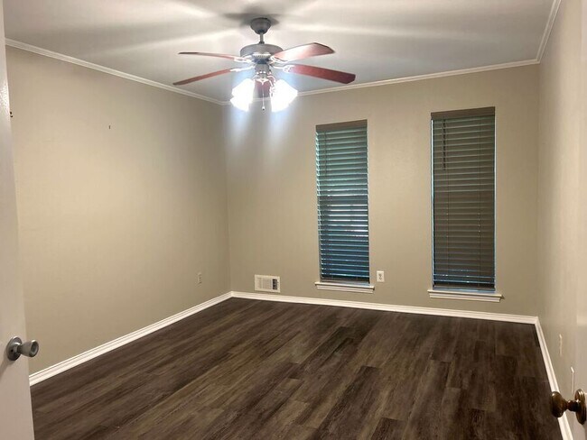 Foto del edificio - 9518 Timberleaf-