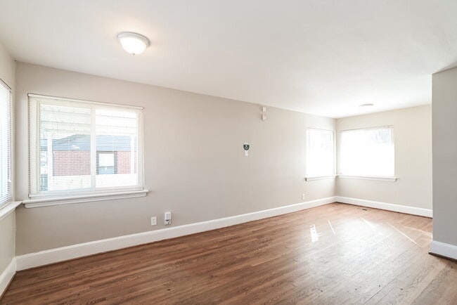 Building Photo - 2751 Catalina Ave