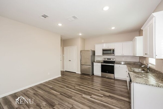 Foto del edificio - 6618 Charleston Dr