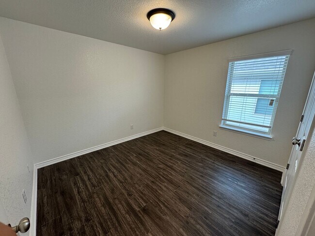 Building Photo - 1417 E Jasper Dr