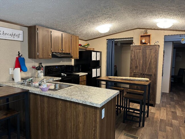 Building Photo - 9346 FL-20