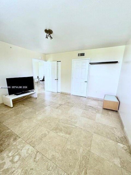 Foto del edificio - 8888 Collins Ave