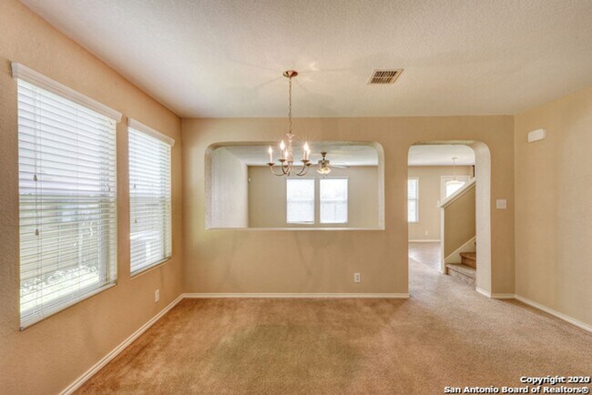 Building Photo - 4 Bedroom 2.5 Bathroom Champions Park Subd...