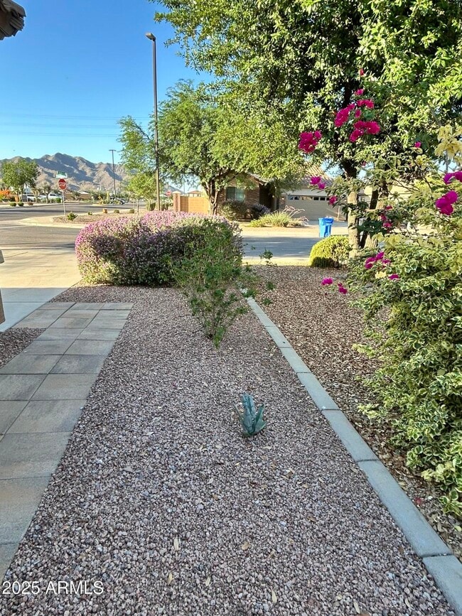 Building Photo - 2992 E Ravenswood Dr