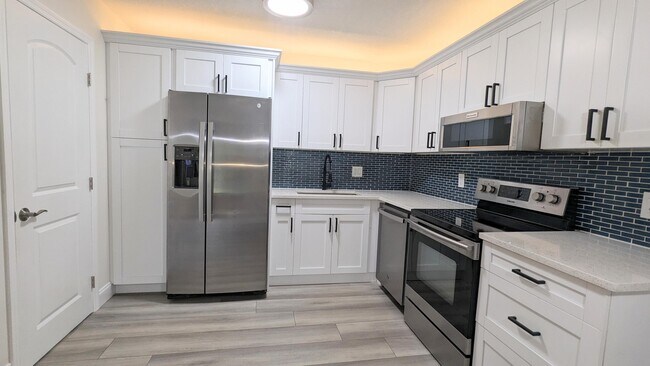 Foto del edificio - 312 Knotty Pine Cir