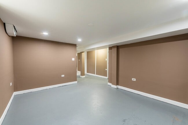 Building Photo - 3526 S 52nd Ct