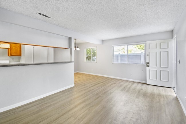 Foto del edificio - 28031 Robin Ave