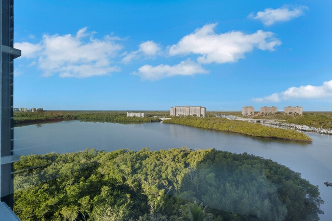 Foto del edificio - 420 Cove Tower Dr