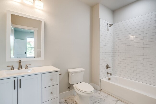 Foto del edificio - 2716 Forest Park Blvd