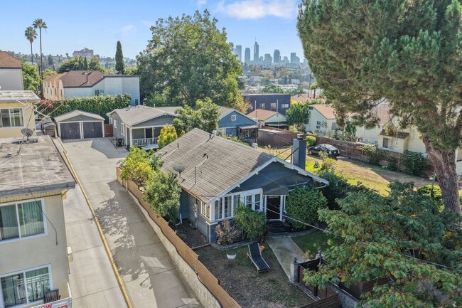 Building Photo - 708 Tularosa Dr