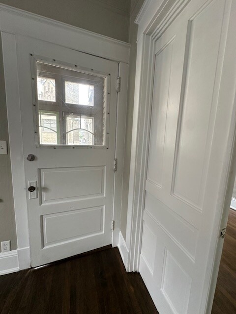 Building Photo - 919 E Clarke St